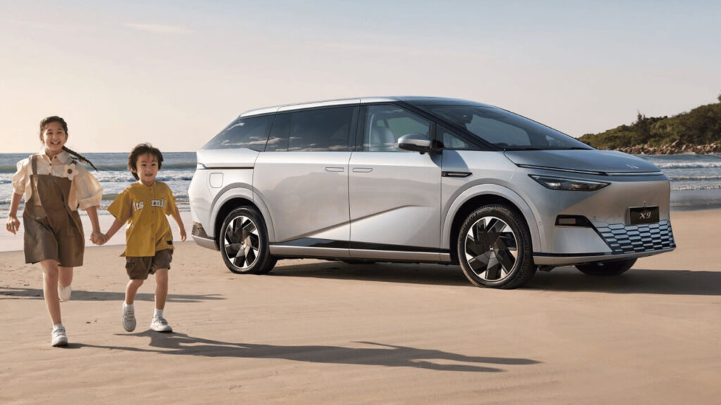 "XPeng X9: Electric Minivan Specs and Innovation Unveiled"