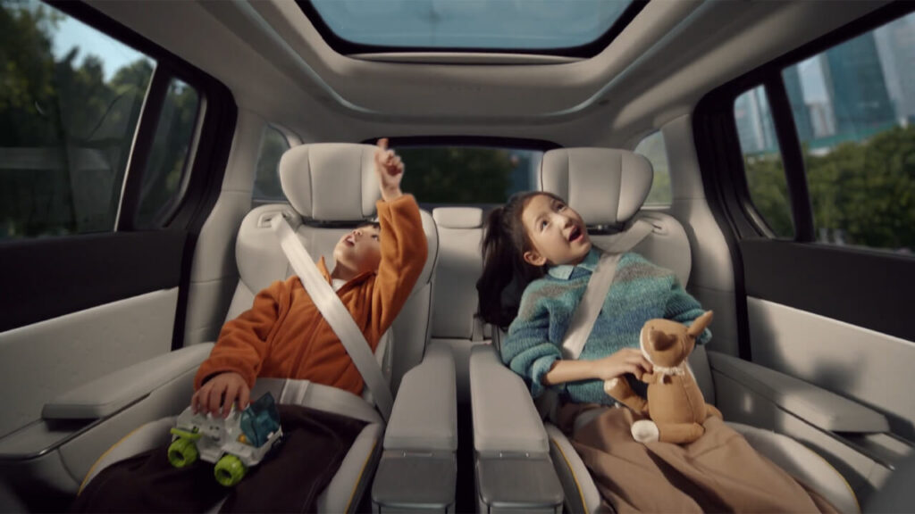 "XPeng X9: Electric Minivan Specs and Innovation Unveiled"