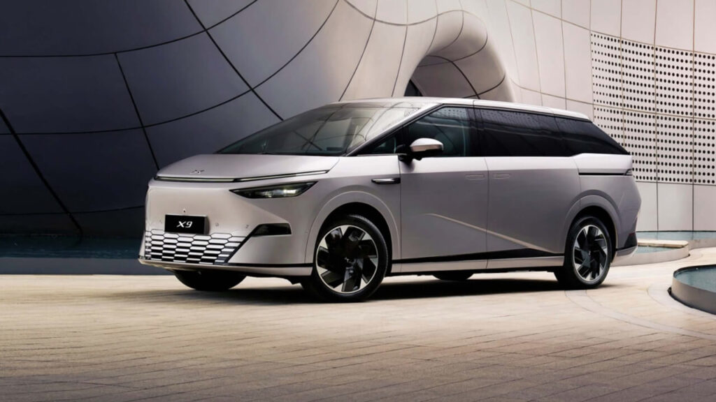"XPeng X9: Electric Minivan Specs and Innovation Unveiled"