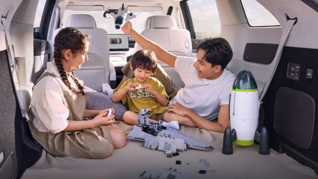 "XPeng X9: Electric Minivan Specs and Innovation Unveiled"