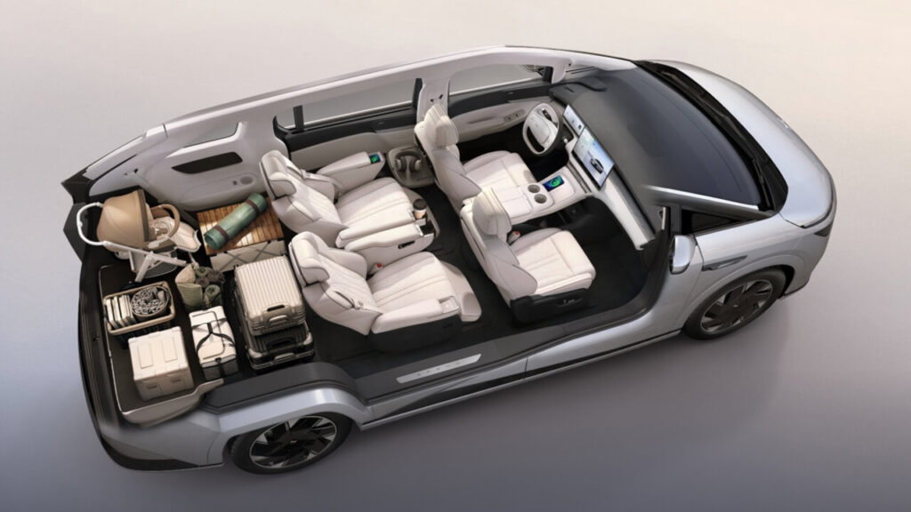 "XPeng X9: Electric Minivan Specs and Innovation Unveiled"