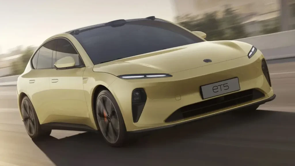 Explore the NIO ET5 2025: a premium electric sedan with 600 km range, advanced tech, and sleek design. Ideal for eco-conscious drivers.