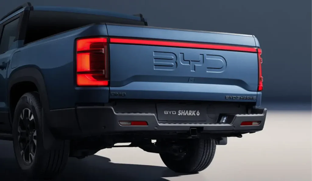 Review of BYD SHARK 6 — Hybrid Pickup from China | AutoChina Rear view of BYD SHARK 6 with LED taillight strip and BYD logo