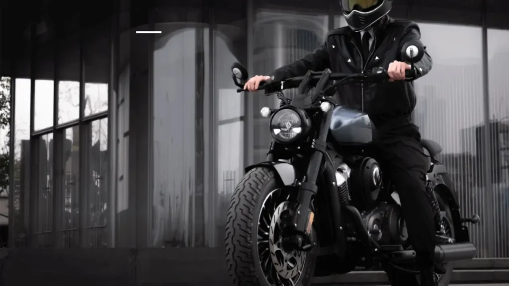 Rider on Benda Rock 250 cruiser motorcycle in urban setting