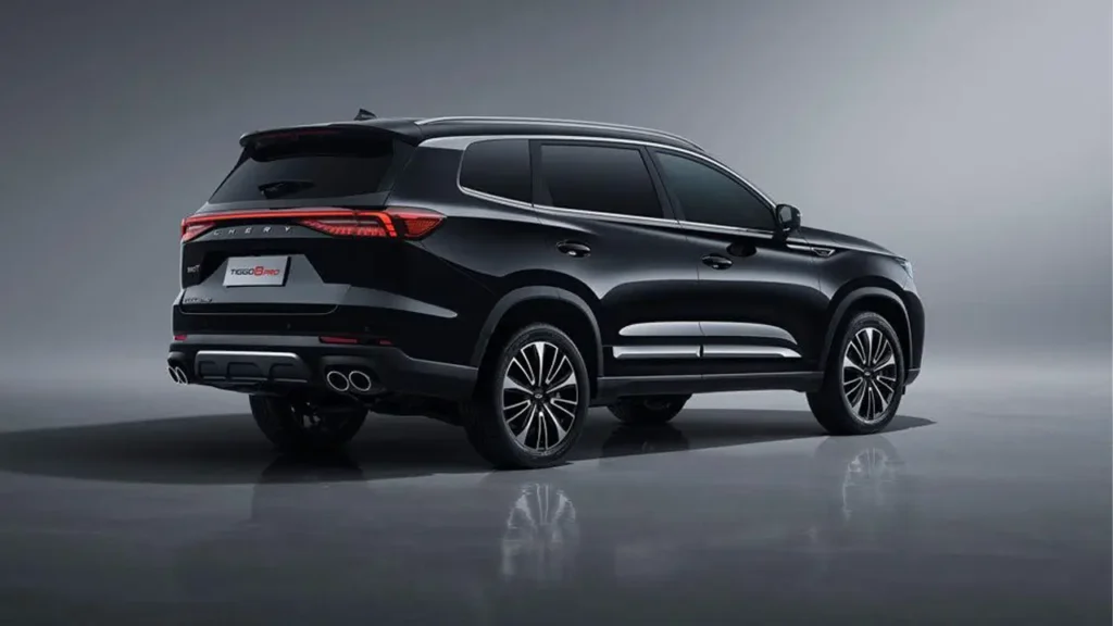 Rear view of Chery Tiggo 8 Pro Max 2025 black SUV Chery Tiggo 8 Pro Max vs X-Cross 7