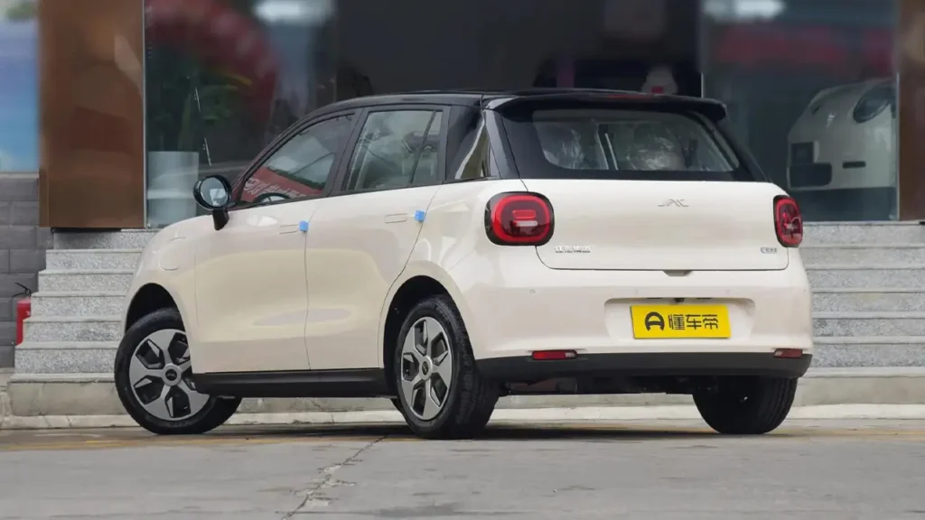 JAC Yiwei 3 sodium-ion EV