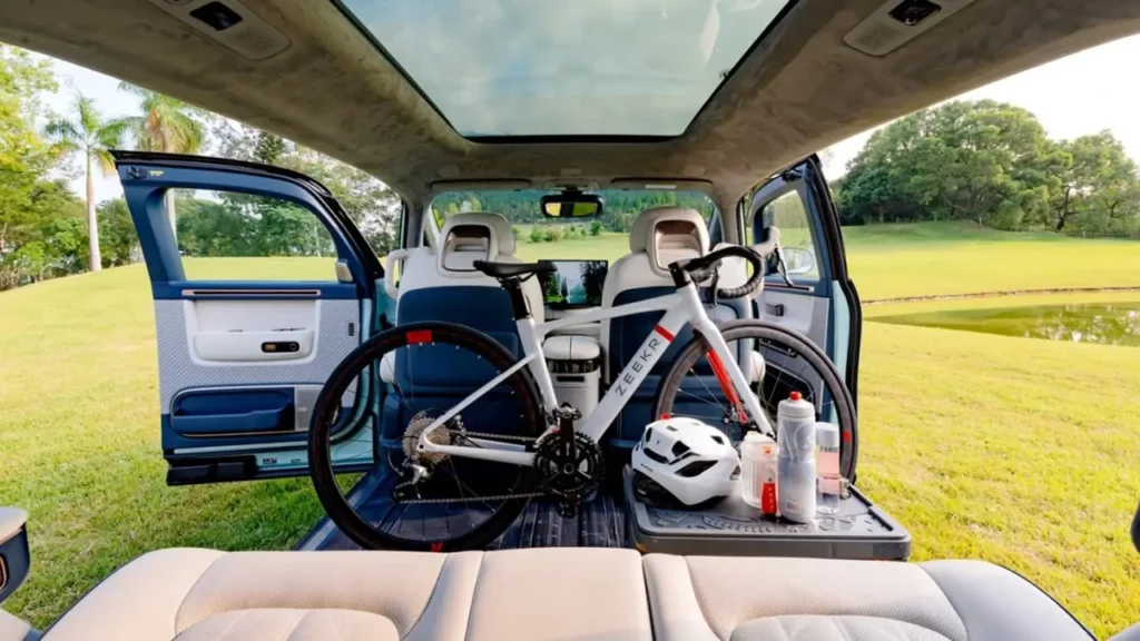 Cars with Swivel Seats: Zeekr MIX and the Era of “Living Room” | AutoChina cars with swivel seats
