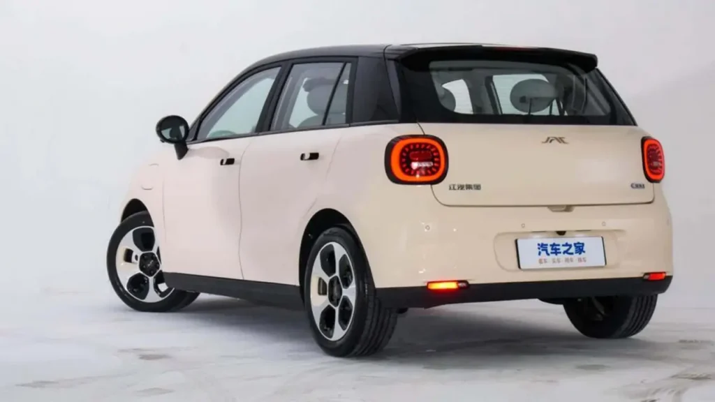 JAC Yiwei 3 sodium-ion EV