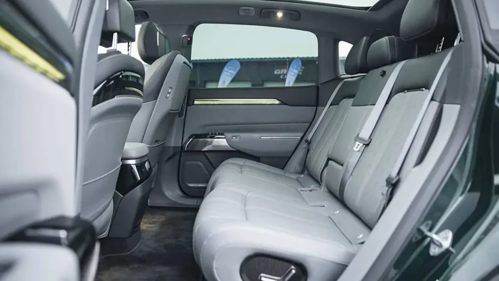 Zeekr 7X family SUV interior