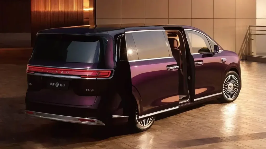 Luxeed V9 electric minivan